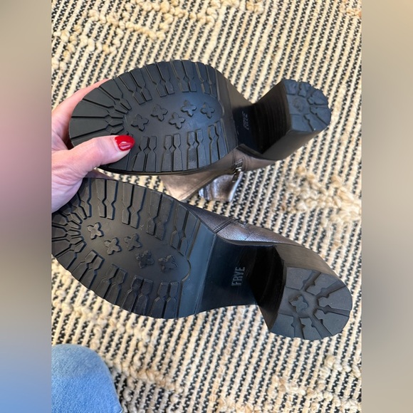 NWOT Frye Karen Metallic Leather Ankle Boot - Picture 5 of 6